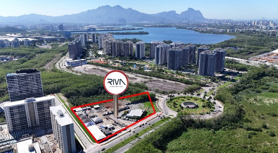 Vista aérea com o terreno do Ilha Stay Home Resort marcado, próximo ao Ilha Pura e à lagoa
